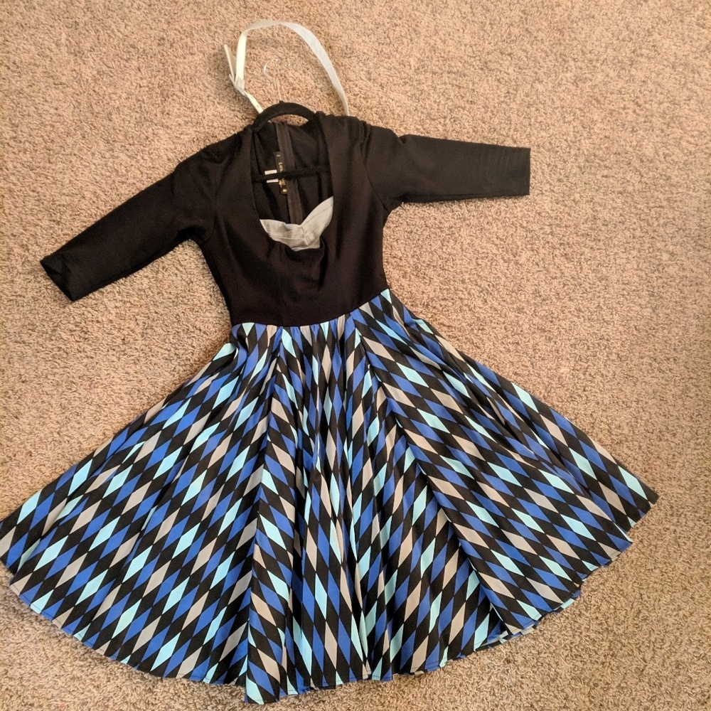 Elegant Black and Blue Geometric Dress - Picture 2 of 5